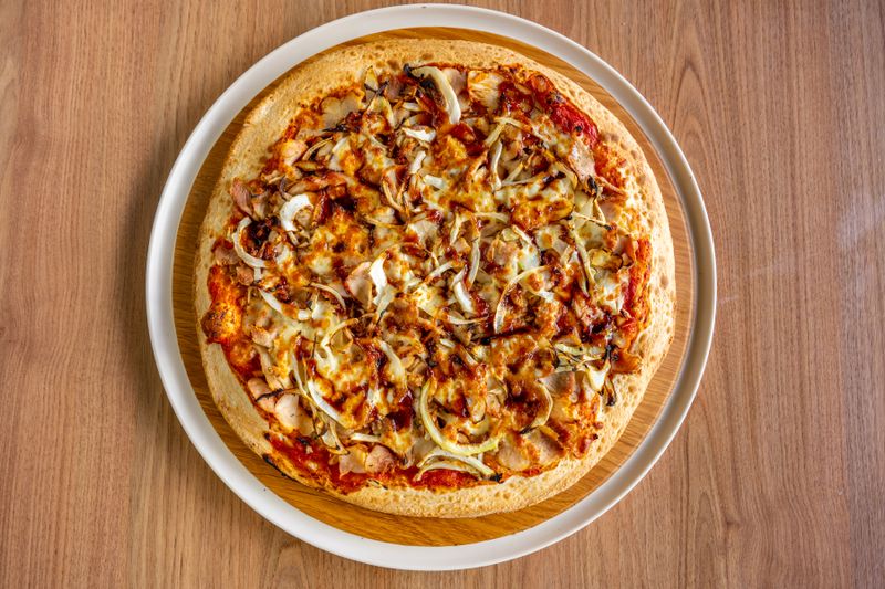 Veggie supreme pizza with fresh vegetables